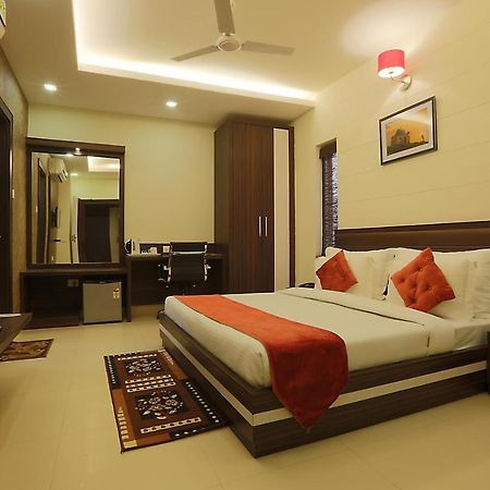 Hotel Premiere Villa Varanasi Eksteriør billede