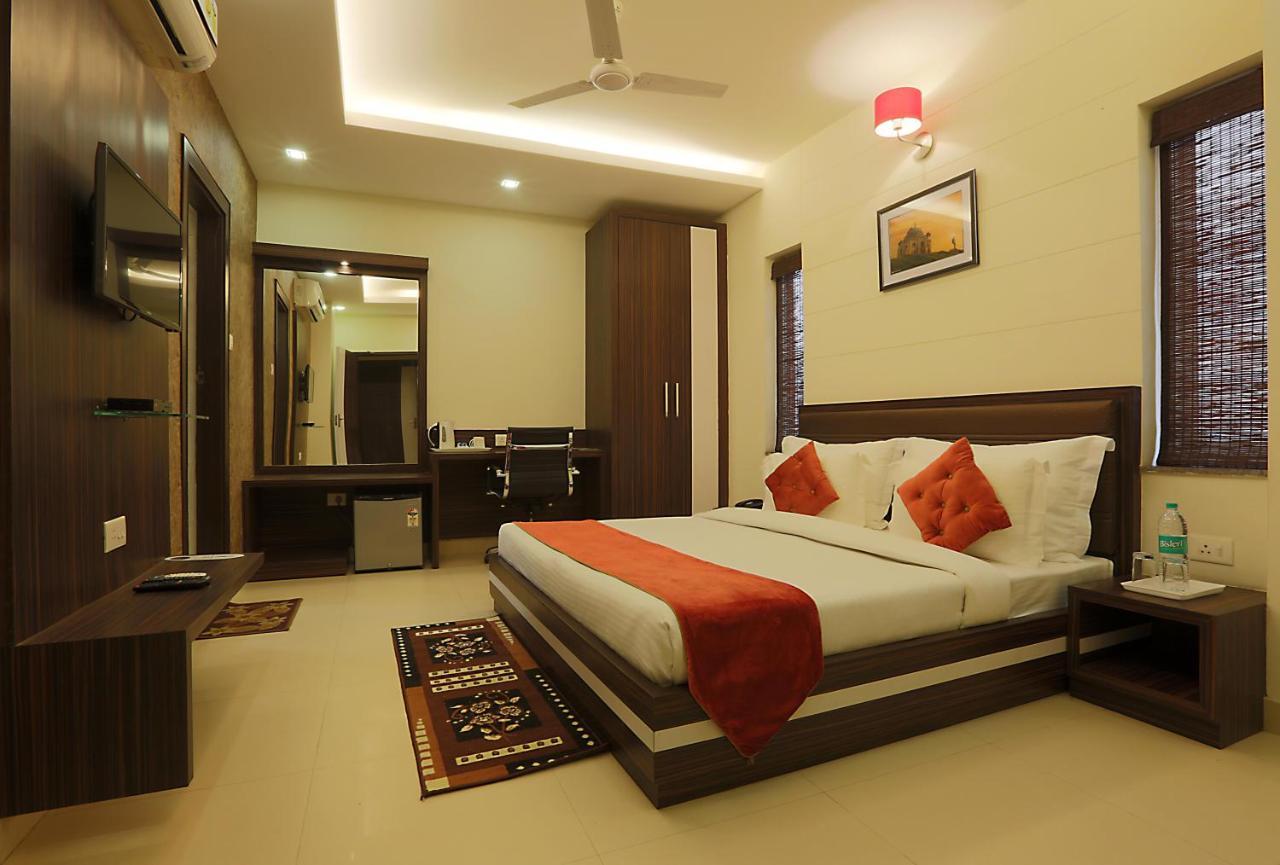 Hotel Premiere Villa Varanasi Eksteriør billede